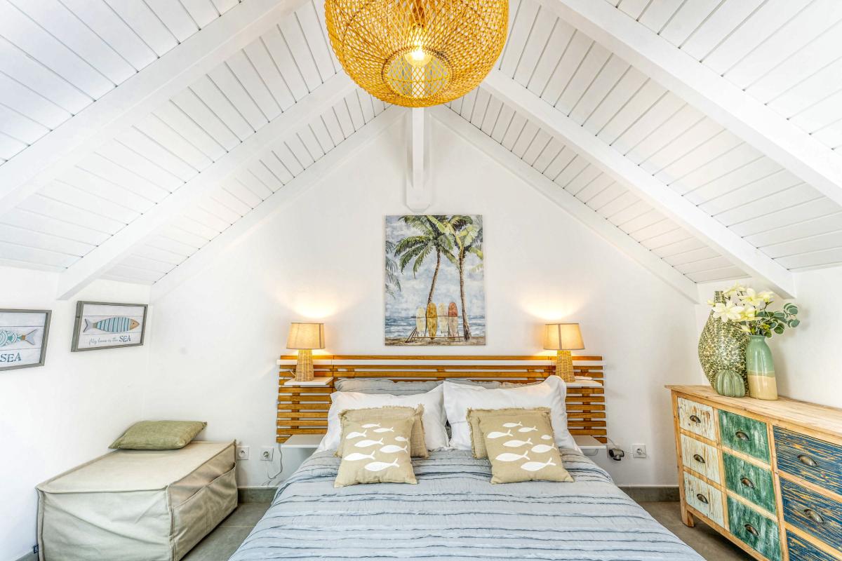 23.A louer villa avec piscine et Terre de haut Les Saintes